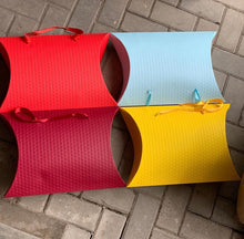 Load image into Gallery viewer, Pillow gift box