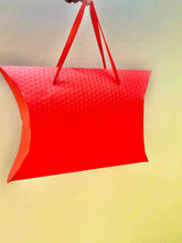 Load image into Gallery viewer, Pillow gift box