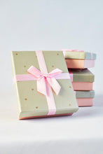 Load image into Gallery viewer, Dainty box