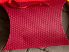 Load image into Gallery viewer, Pillow gift box