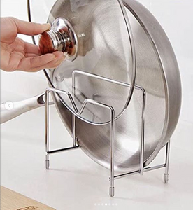 Pot lid and cutting board organiser. ⁣