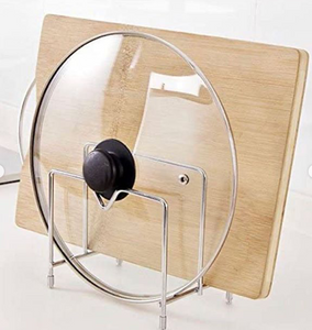 Pot lid and cutting board organiser. ⁣