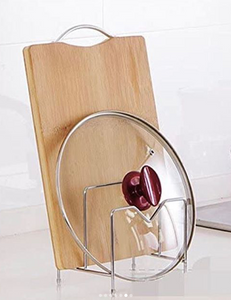 Pot lid and cutting board organiser. ⁣