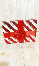 Load image into Gallery viewer, Box with pre made bow

