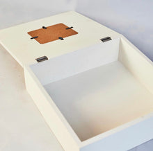 Load image into Gallery viewer, Keepsake gift box
